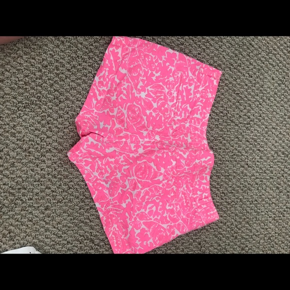 Lilly Pulitzer hot pink shorts - Picture 2 of 4